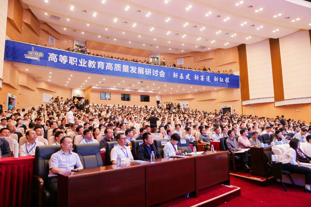 美国经济学家斯蒂芬·罗奇：中国的新能源产品是在错误时间做的错误决定(图1)